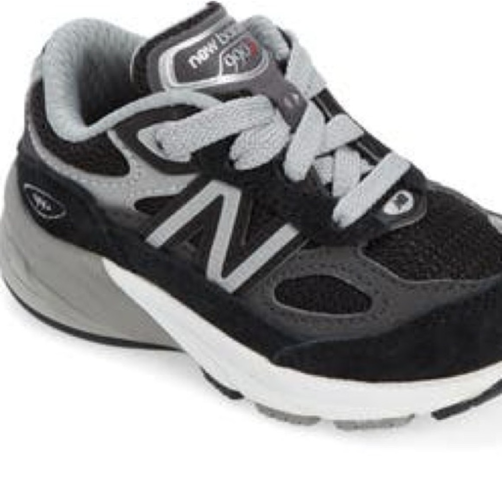USED* New Balance Black and Gray Sneakers with Supportive Midsole